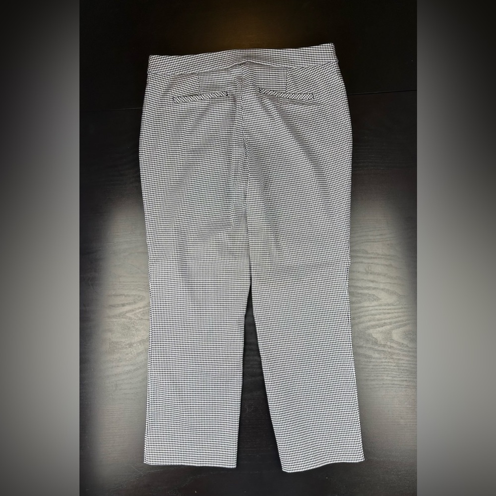 Dalia Checkered dress pants, 3/4 length, women’s size 10, black and white